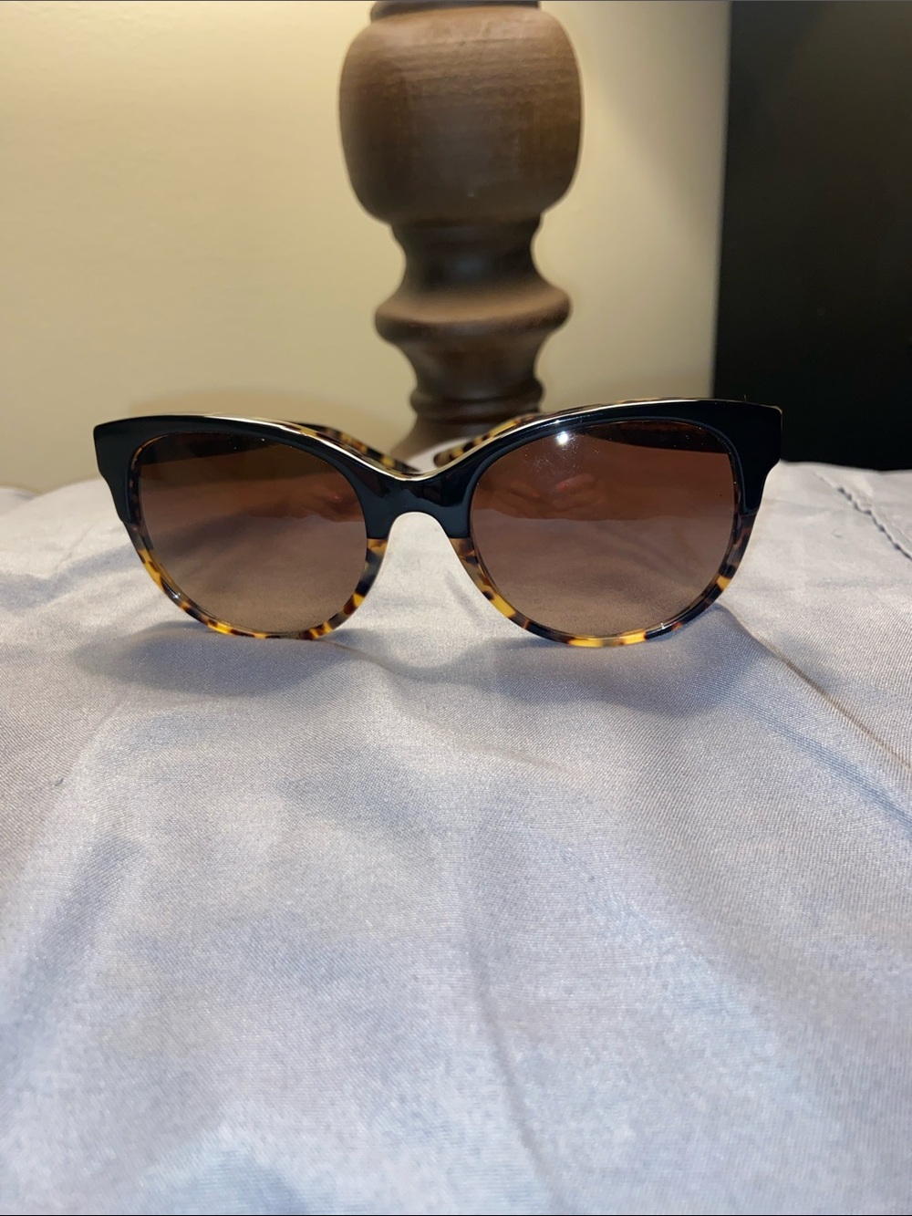 TORY BURCH Classic Cat-Eye Sunglasses in Black and Tortoiseshell